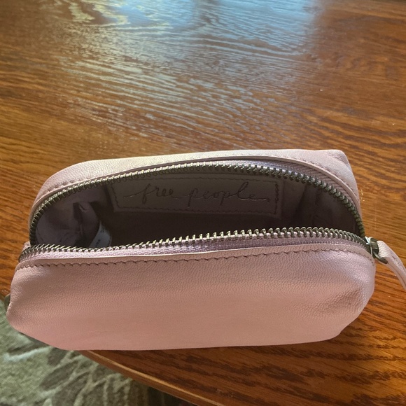 Free People Goat Leather Clip On Zippered Pouch in Orchid NWOT - Picture 4 of 4